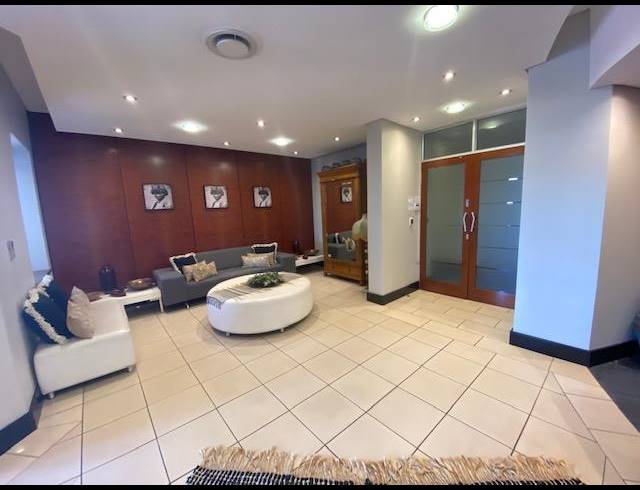 818M² OFFICE TO LET IN CENTURY CITY